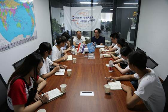 说明: 重庆领工云电子商务有限公司余总与新葡的京集团35222vip社会实践服务团 分享创业经历